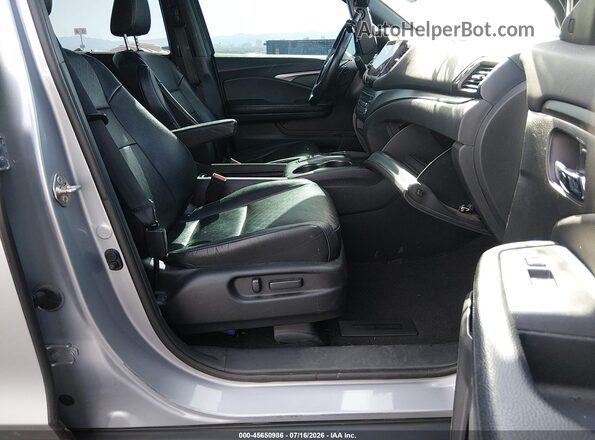 5FNYF7H52KB007465 2019 HONDA PASSPORT Gray Front interior view