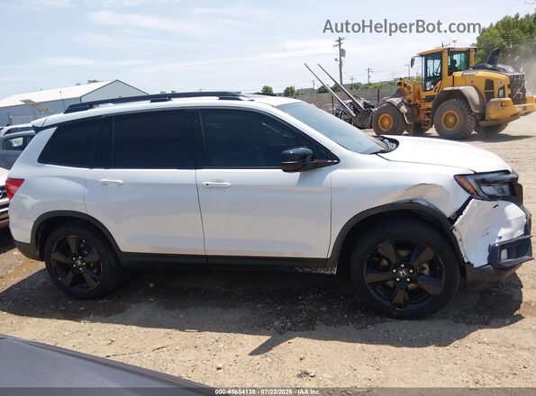5FNYF8H02LB002892 2020 HONDA PASSPORT White Вид задньої частини салону