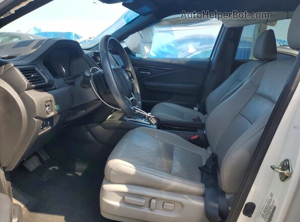 5FNYF8H04LB007799 2020 HONDA PASSPORT White Front interior view
