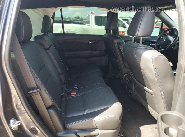 5FNYF8H05MB008946 2021 HONDA PASSPORT Gray Rear seats view