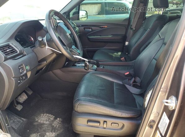 5FNYF8H05MB008946 2021 HONDA PASSPORT Gray Front interior view