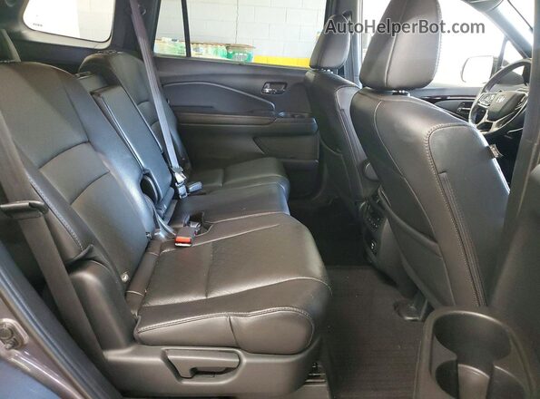 5FNYF8H08KB003835 2019 HONDA PASSPORT Gray Widok wnętrza z tyłu