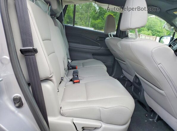 5FNYF8H55PB034950 2023 HONDA PASSPORT Silver Widok tylnych siedzeń