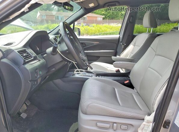5FNYF8H55PB034950 2023 HONDA PASSPORT Silver Widok wnętrza z przodu