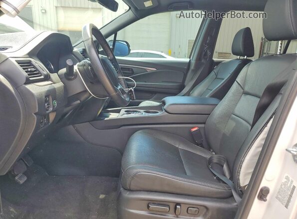5FNYF8H57RB018459 2024 HONDA PASSPORT White Front interior view