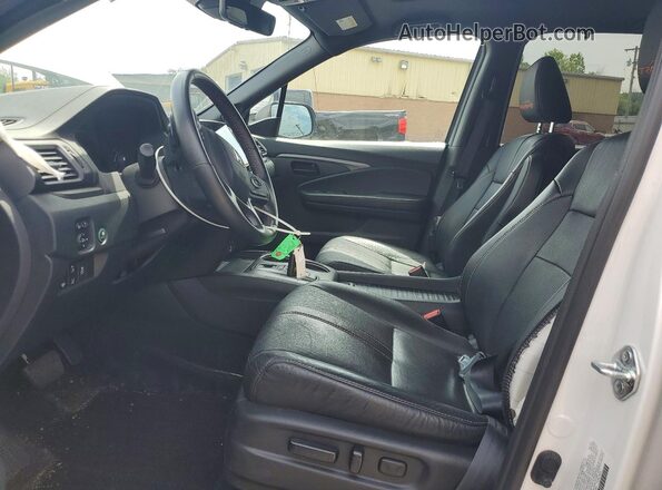 5FNYF8H64PB019364 2023 HONDA PASSPORT White Vista interior delantera