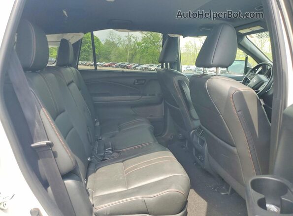 5FNYF8H64PB019364 2023 HONDA PASSPORT White Vista interior trasera