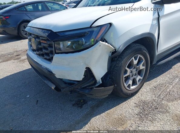 5FNYF8H68PB002907 2023 HONDA PASSPORT Белый Вид спереди