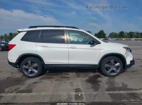 5FNYF8H95KB023815 2019 HONDA PASSPORT White Rear interior view