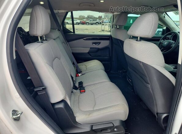 5FNYG2H23PB005835 2023 HONDA PILOT White Вид задньої частини салону