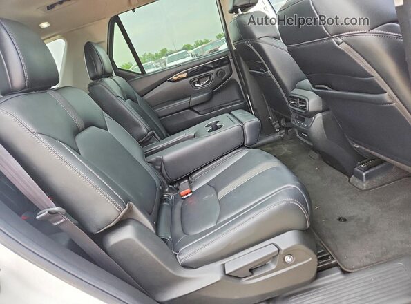 5FNYG2H76PB011883 2023 HONDA PILOT White Rear interior view
