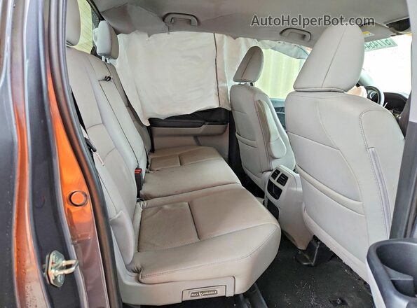5FPYK2F63HB009350 2017 HONDA RIDGELINE Silver უკანა სალონის ხედი