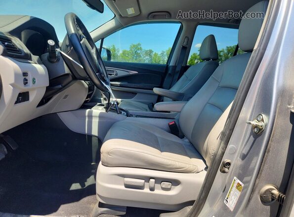 5FPYK2F65HB006465 2017 HONDA RIDGELINE Серебряный Вид салона спереди