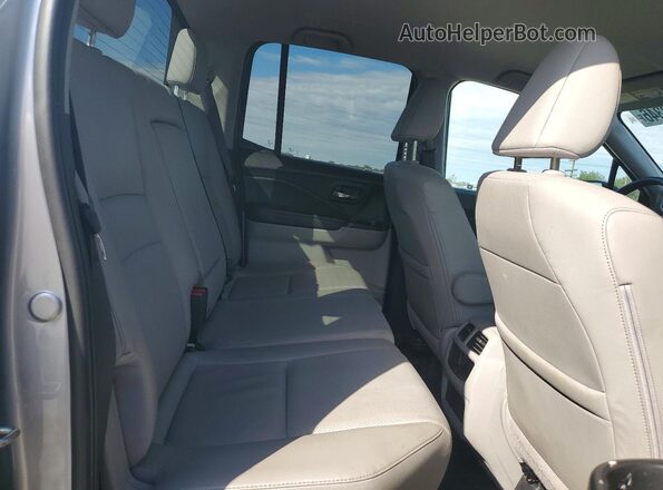 5FPYK2F6XHB010530 2017 HONDA RIDGELINE Silver Widok tylnych siedzeń