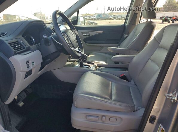 5FPYK2F6XHB010530 2017 HONDA RIDGELINE Silver Widok wnętrza z przodu