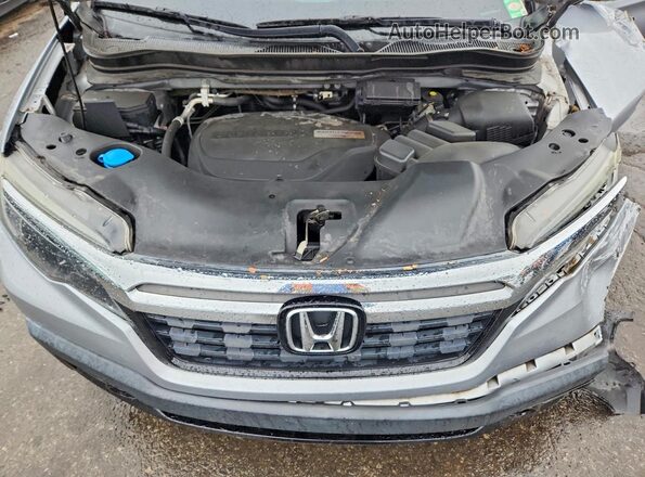5FPYK3F10KB001773 2019 HONDA RIDGELINE Silver Rear interior view