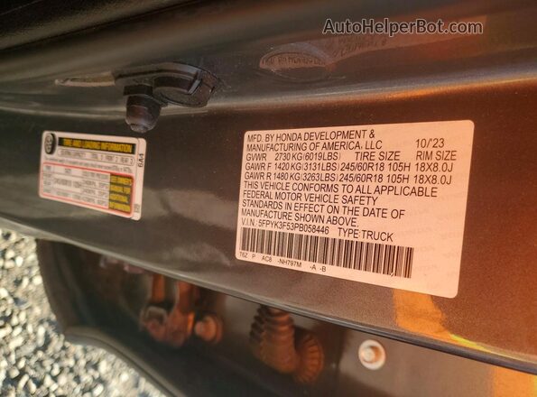 5FPYK3F53PB058446 2023 HONDA RIDGELINE Gray VIN კოდის სტიკერის ხედი