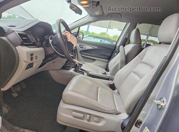 5FPYK3F57HB032126 2017 HONDA RIDGELINE Silver წინა სალონის ხედი