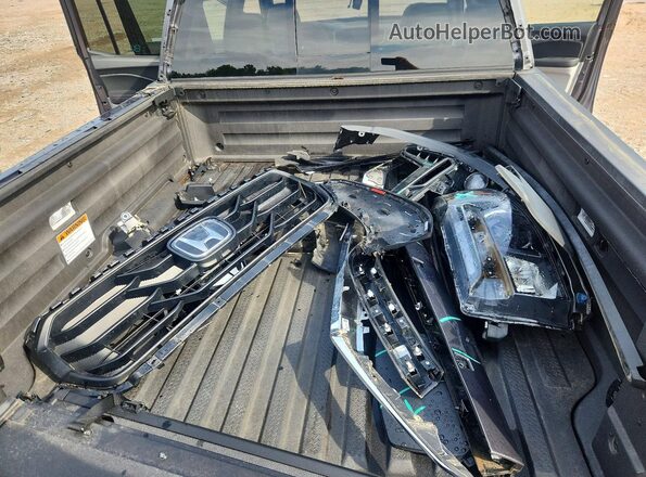 5FPYK3F59PB051792 2023 HONDA RIDGELINE Gray Widok komory silnika