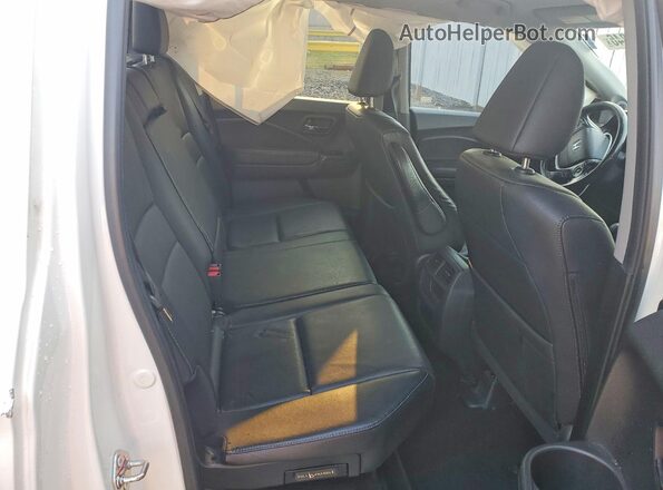 5FPYK3F63JB016598 2018 HONDA RIDGELINE White Հետևի նստատեղերի տեսք