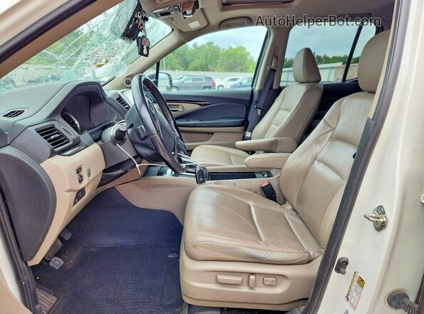 5FPYK3F71HB004047 2017 HONDA RIDGELINE White Front interior view