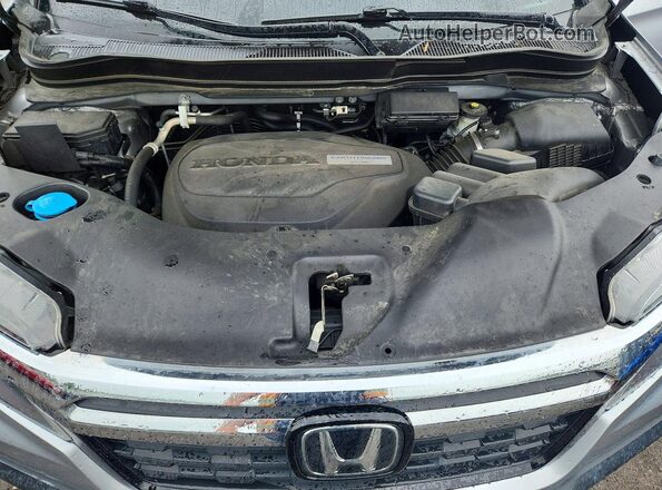5FPYK3F74JB012469 2018 HONDA RIDGELINE Silver Rear interior view
