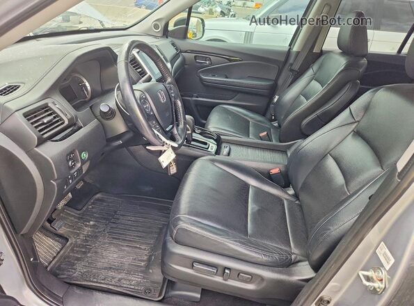 5FPYK3F74KB011307 2019 HONDA RIDGELINE Silver Front interior view