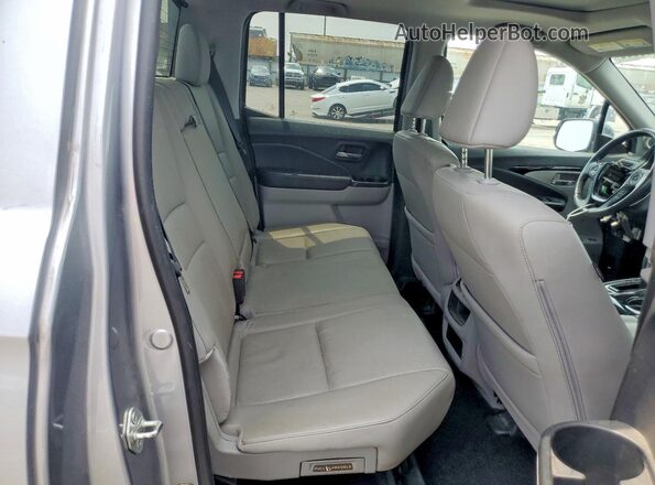 5FPYK3F77KB019689 2019 HONDA RIDGELINE Silver Widok tylnych siedzeń