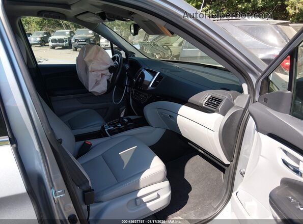 5FPYK3F78HB002098 2017 HONDA RIDGELINE Silver წინა სალონის ხედი