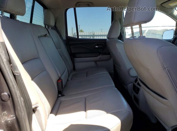 5FPYK3F78JB009638 2018 HONDA RIDGELINE Gray Widok tylnych siedzeń