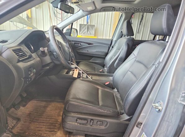 5FPYK3F79HB016785 2017 HONDA RIDGELINE Silver წინა სალონის ხედი