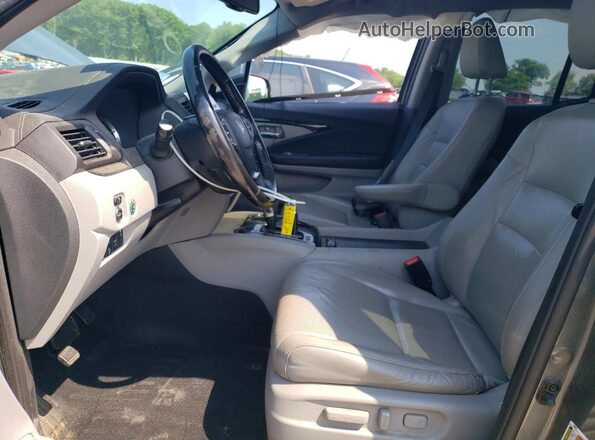 5FPYK3F7XHB012602 2017 HONDA RIDGELINE Gray Front interior view