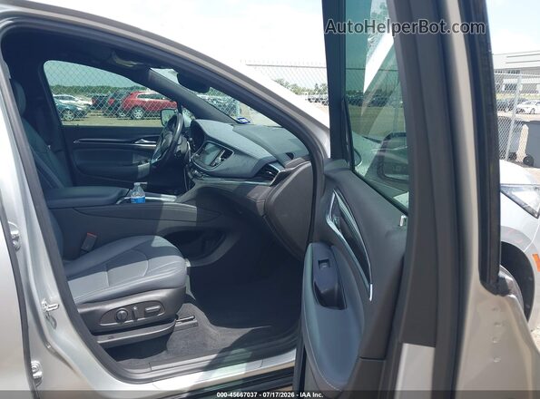 5GAERBKW0NJ164988 2022 BUICK ENCLAVE Серебряный Вид салона спереди