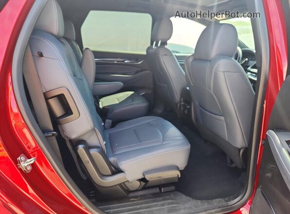 5GAERBKW0PJ220107 2023 BUICK ENCLAVE Красный Вид задней части салона
