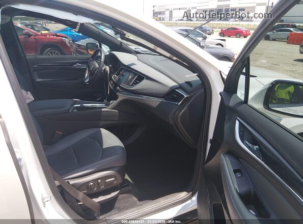 5GAERBKW4NJ177663 2022 BUICK ENCLAVE White Front interior view