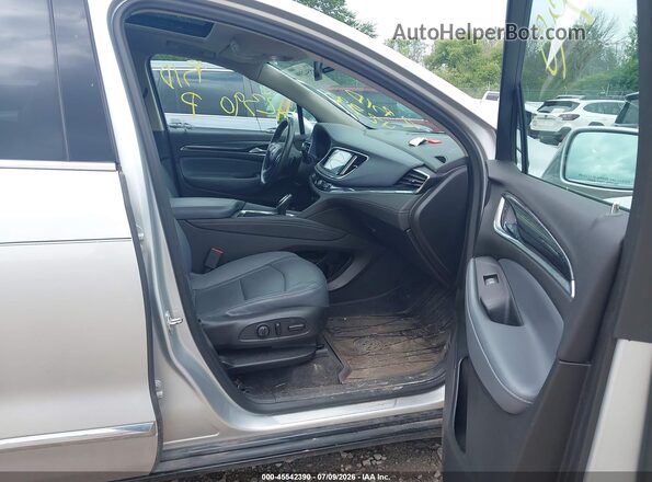 5GAERBKW9LJ260762 2020 BUICK ENCLAVE Серебряный Вид салона спереди