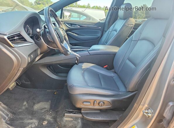 5GAEVAKW5PJ232811 2023 BUICK ENCLAVE Silver Widok wnętrza z przodu