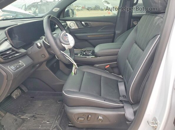 5GAEVCKS5TJ221908 2026 BUICK ENCLAVE White Սալոնի դիմացի տեսք
