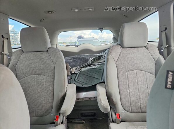 5GAKRAKD0HJ257705 2017 BUICK ENCLAVE Серебряный Вид задних сидений