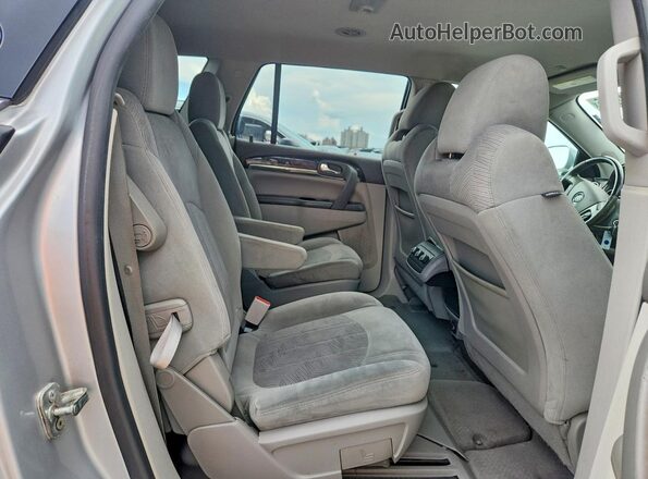 5GAKRAKD0HJ257705 2017 BUICK ENCLAVE Серебряный Вид задней части салона