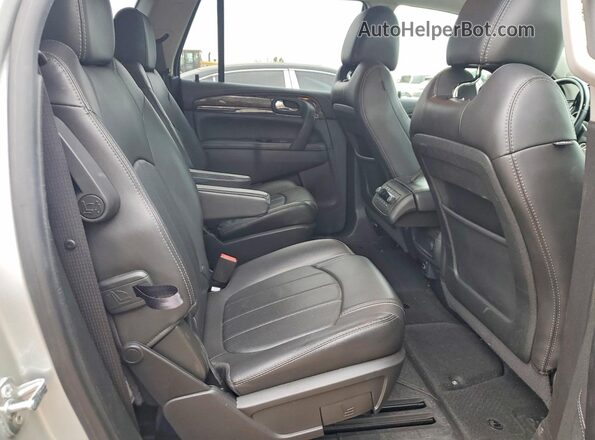 5GAKRBKD2HJ299556 2017 BUICK ENCLAVE Silver Вид задньої частини салону