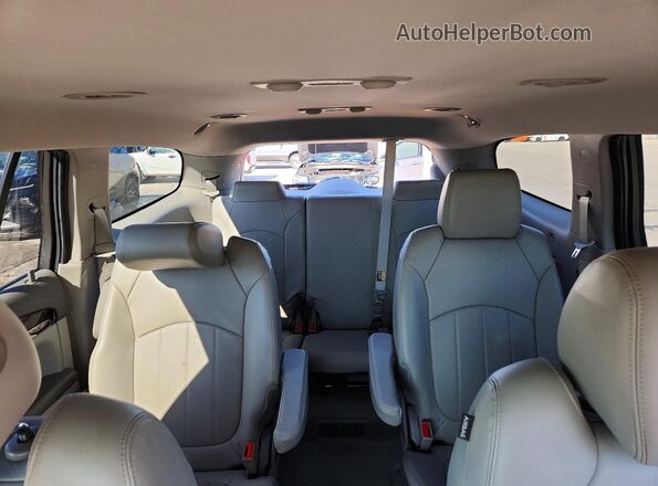 5GAKRBKD3HJ322603 2017 BUICK ENCLAVE Red Vista de los asientos traseros