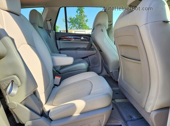5GAKRBKD3HJ322603 2017 BUICK ENCLAVE Red Vista interior trasera