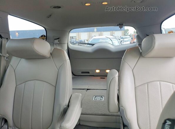 5GAKRBKDXHJ249598 2017 BUICK ENCLAVE White Vista de los asientos traseros