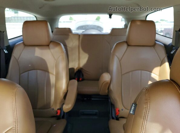 5GAKRCKD6HJ335349 2017 BUICK ENCLAVE Red Vista de los asientos traseros