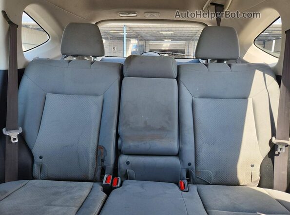 5J6RM4H30GL079190 2016 HONDA CR-V Silver Rear seats view
