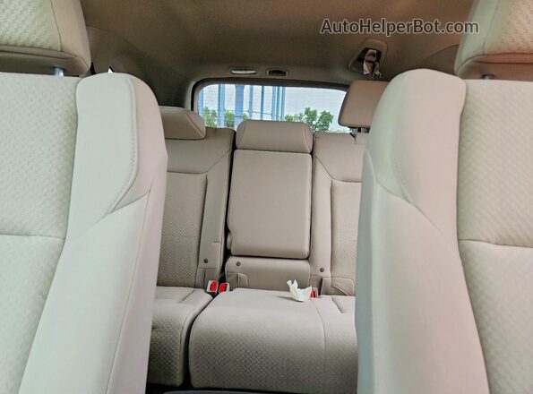 5J6RM4H50GL104476 2016 HONDA CR-V White Rear seats view