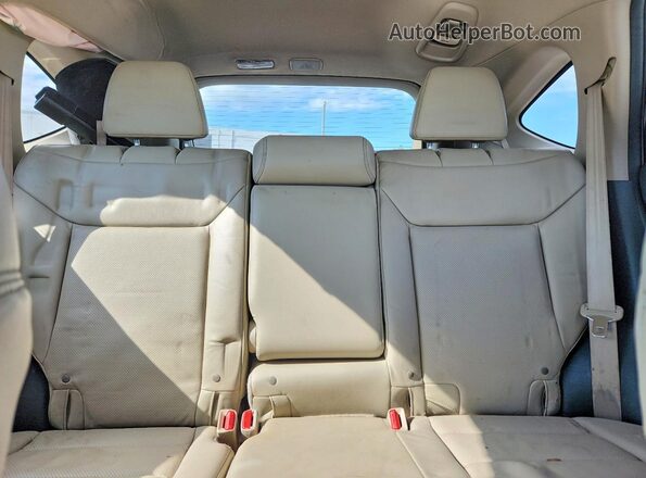 5J6RM4H79GL107765 2016 HONDA CR-V White Rear seats view