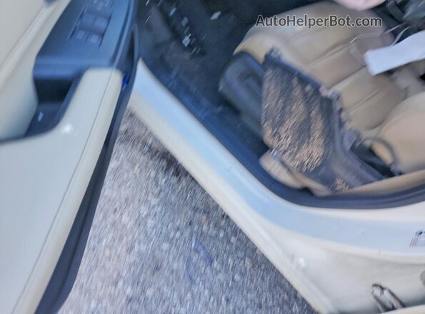 5J6RW1H8XJL009272 2018 HONDA CR-V Белый Вид салона спереди