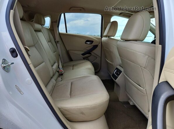 5J8TB3H71GL000609 2016 ACURA RDX White Widok wnętrza z tyłu